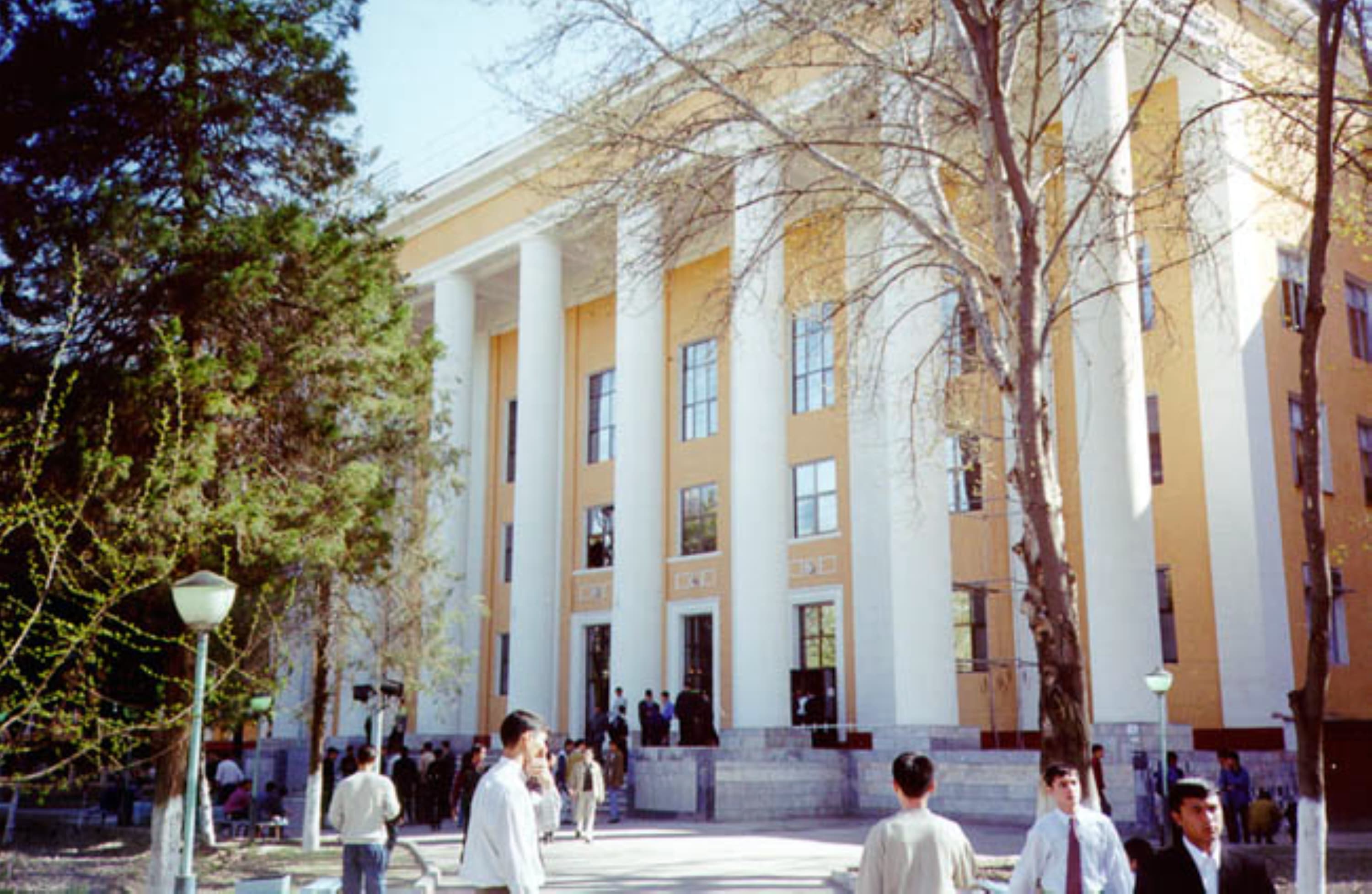 2 哈萨克斯坦大学-min.jpg